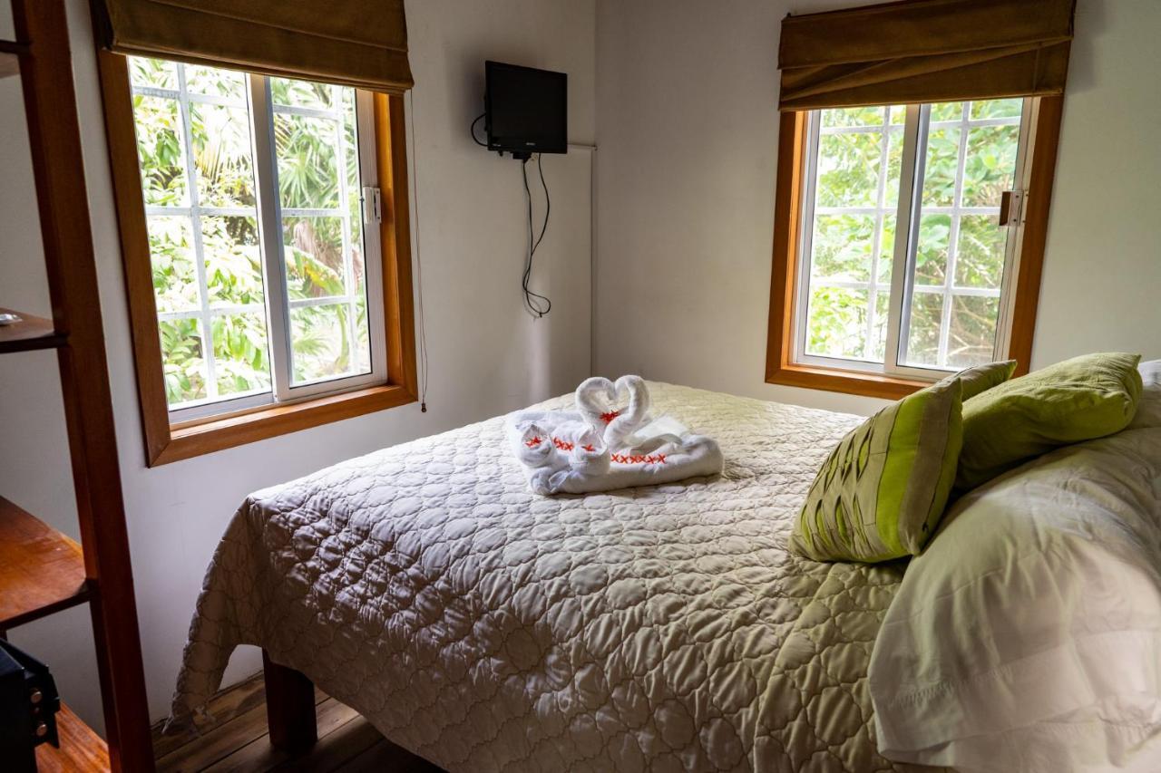 Hummingbirds Cabins 库尔克岛 外观 照片