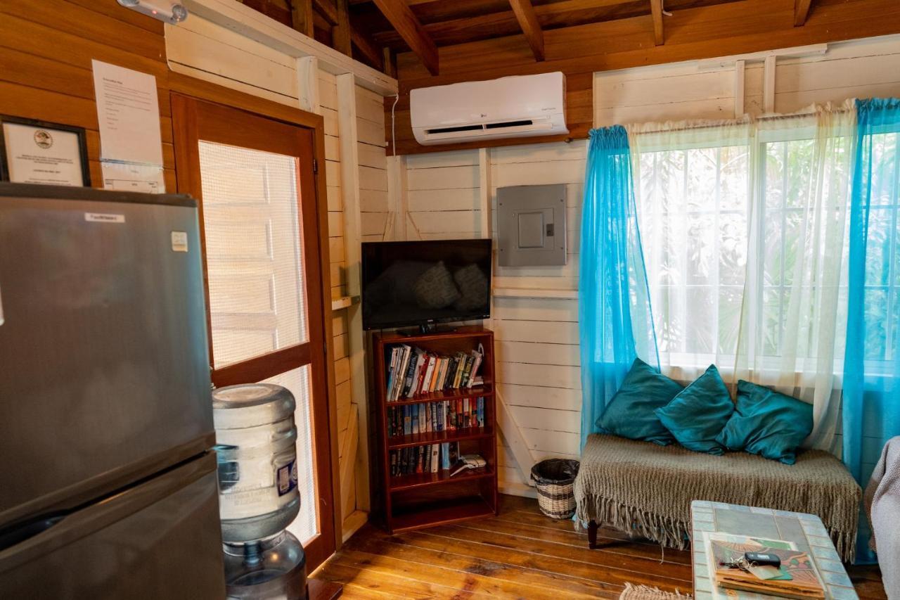 Hummingbirds Cabins 库尔克岛 外观 照片